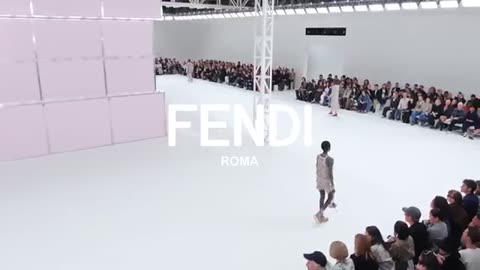 Women's Spring-Summer 2025 Show | LOUIS VUITTON