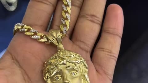 10k Gold 22” Chain & Jesus Pendant Setup