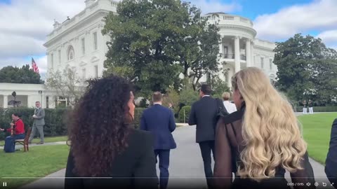 Erika Kirk đến Bạch Cung để tưởng nhớ cuộc đời và di sản của Charlie.