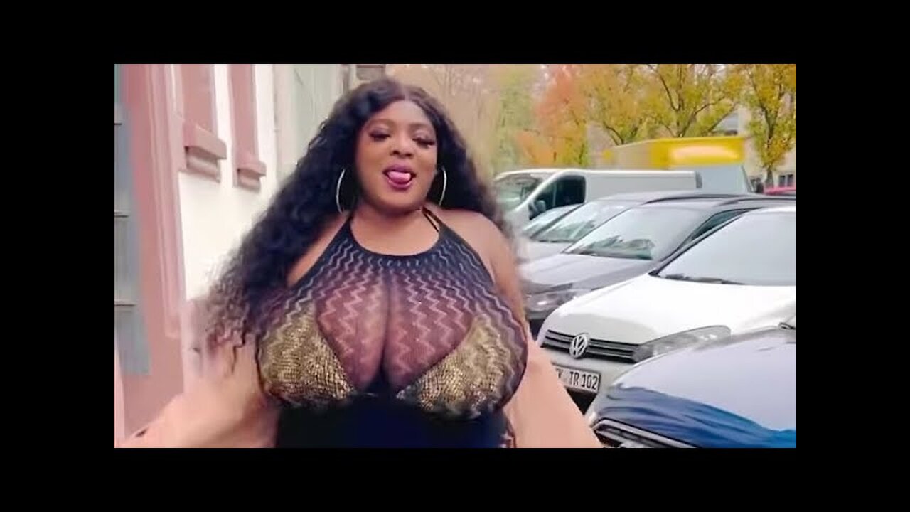 Her Big boobs bouncing while she speaks