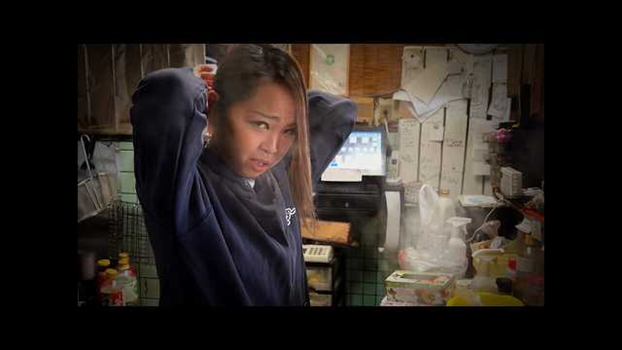 I am your SENPAI! Gyaru cooks and runs busy Japanese Restaurant