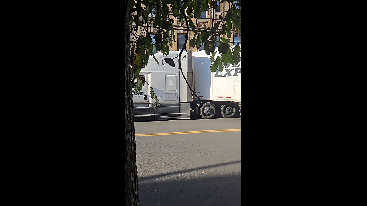 Rough day for truck drivers 🫣