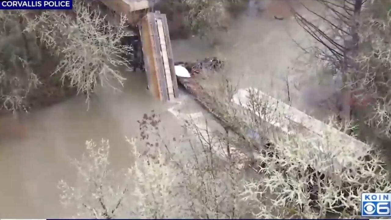 Railway Bridge Collapses in Oregon, Fallen Wagon CONTAMINATES River