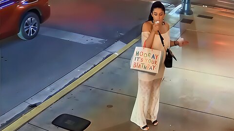 Candid Sexy Smoking Woman 669