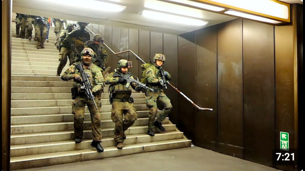 Guard battalion trains urban combat in the Junfernheide subway station - Berlin bulwark