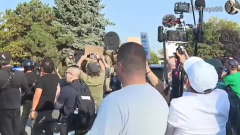 Heavy military presence outside the Broadview ICE facility in Illinois