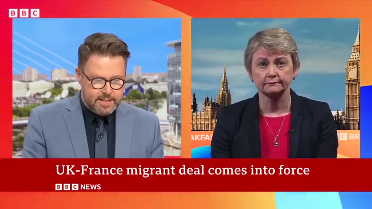 UK and France initiate pilot scheme for small boats | BBC News