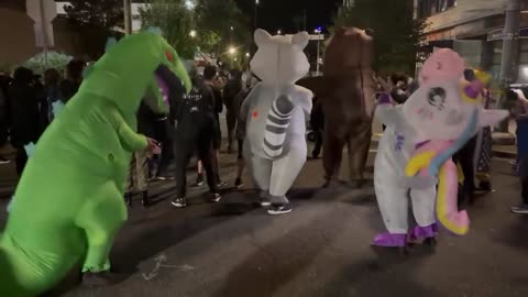 Trump: âWar-ravagedâ Portland is âburning to the ground.â Portland last night: