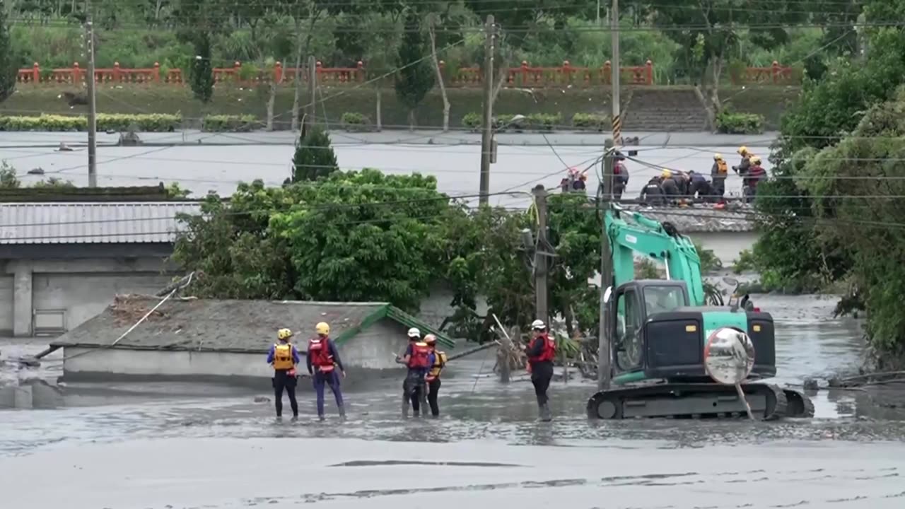 Families anxious as rescue efforts continue in Taiwan floods