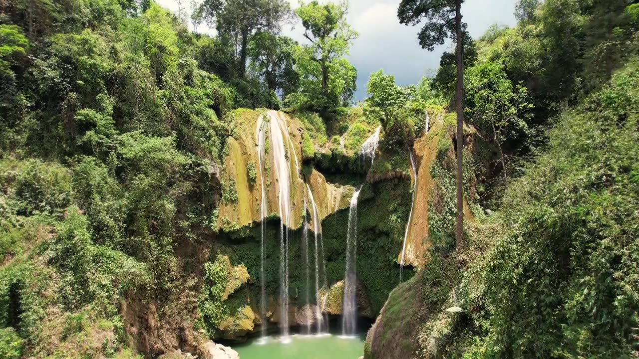 "The secret to success is to know something nobody else knows."