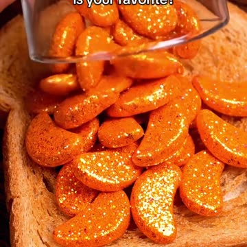 Spreading orange slices onto toast #oddlysatisfying #asmrvideo #asmr #asmrsounds #