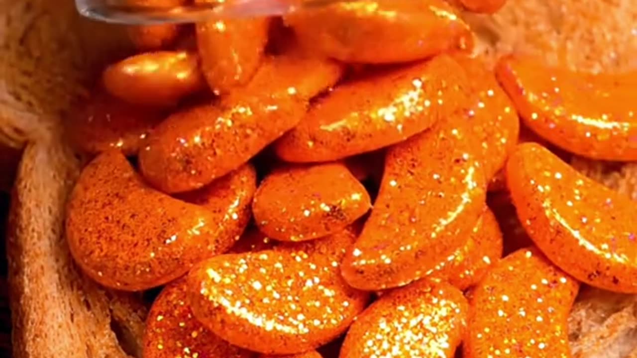 Spreading orange slices onto toast #oddlysatisfying #asmrvideo #asmr #asmrsounds #