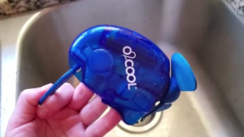 O2COOL Portable Cooling Spray Fan Review Mini Pocket Sized Misting Battery Powered