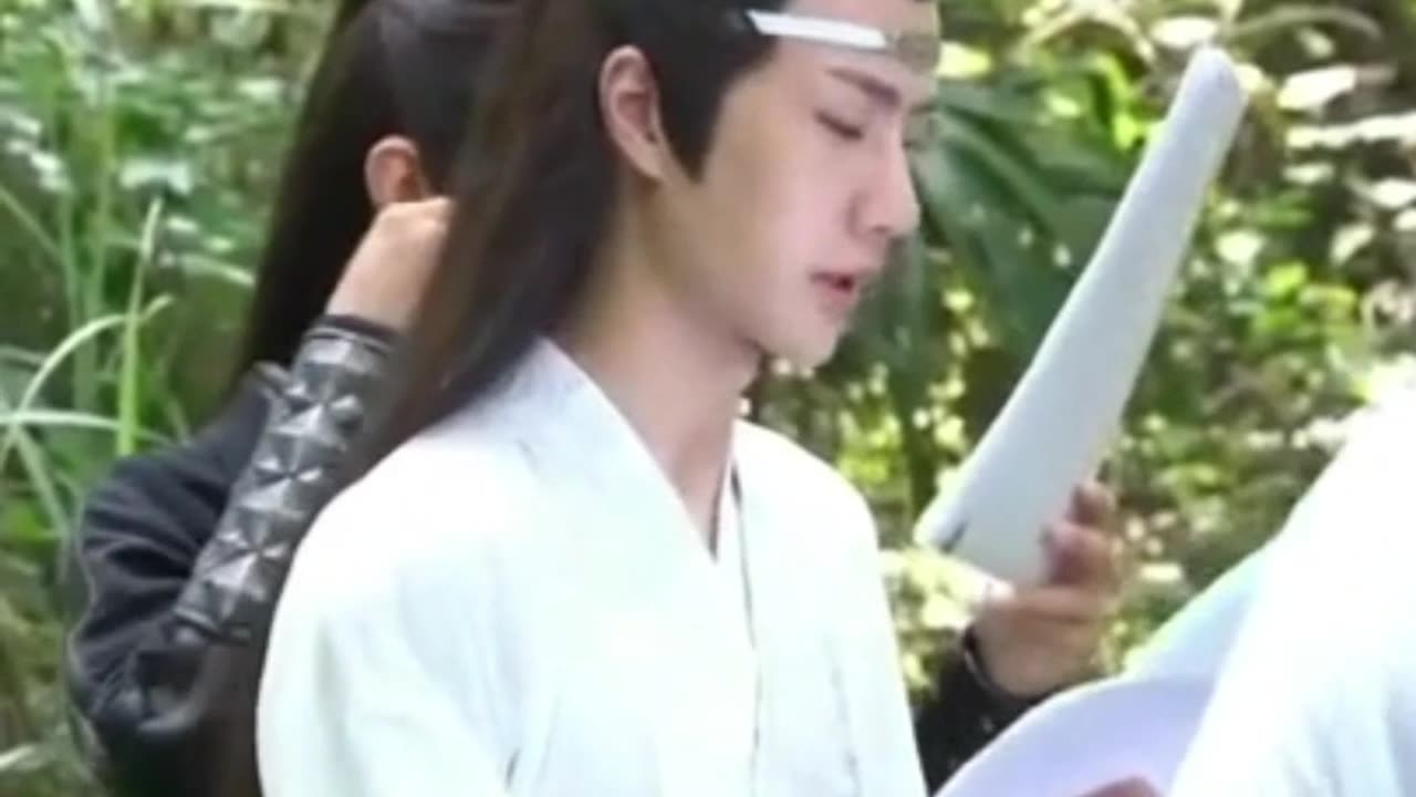BTS Reveal! Wei Wuxian & Lan Wangji’s Off-Camera Chat Is Even Better Than the Drama!