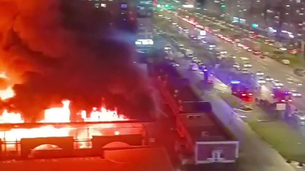 A massive fire has broken out at one of the largest markets in St. Petersburg,