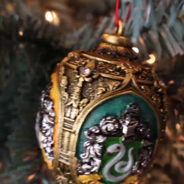 The Perfect Christmas Gift: Hogwarts House Ornament !