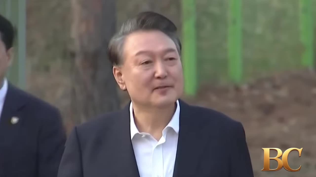 Detained South Korean president is freed to cheers and jeers as he faces insurrection trial