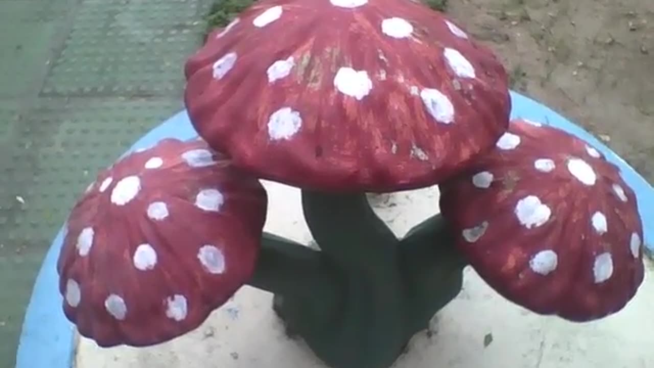 3 red mushrooms with white spots, it's made of stone, work of art! [Nature & Animals]