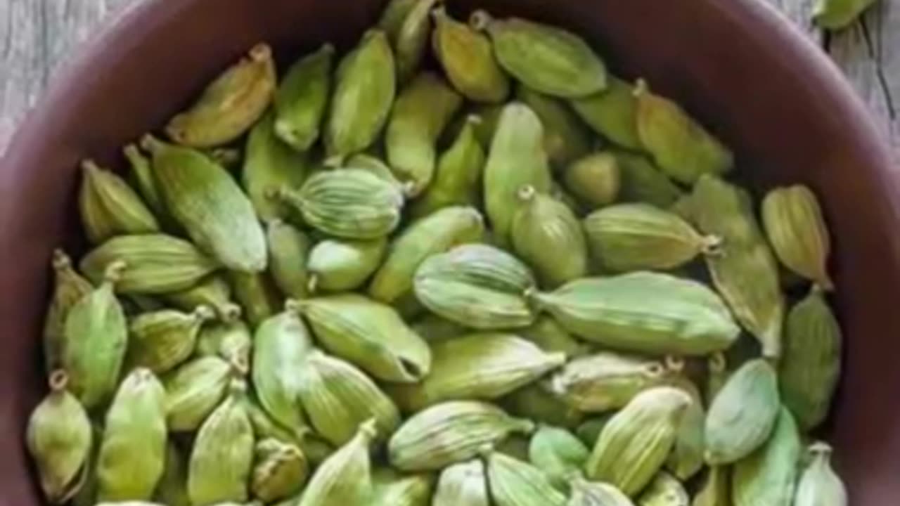Two benefits of eating green cardamom