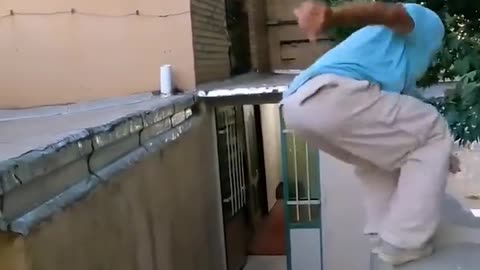 🤯✨ You Won't Believe How He Climbs Between Walls Without Hands! | FeedMyCuriosity