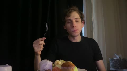 Фрукты + эклер + мафин, ем в свое удовольствие