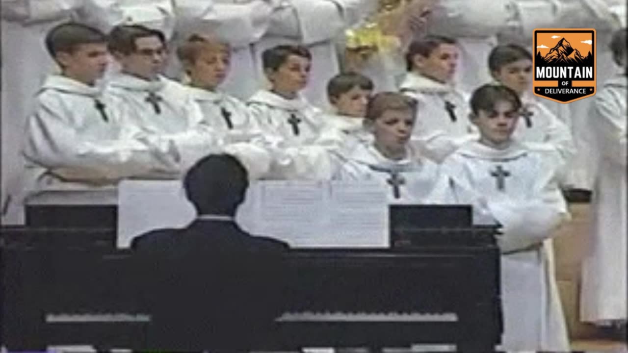 Heavenly Harmonies: Mass Choir Performs Agnus Dei X by Kevin MacLeod