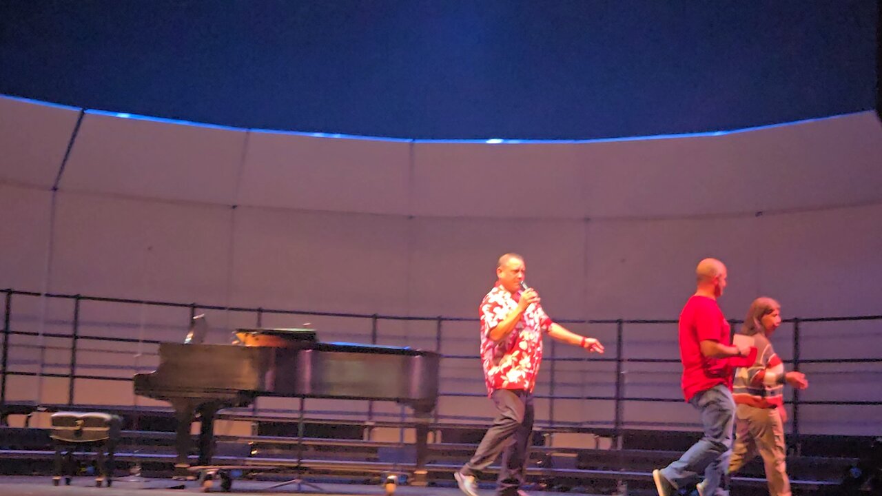 Lucia Singing