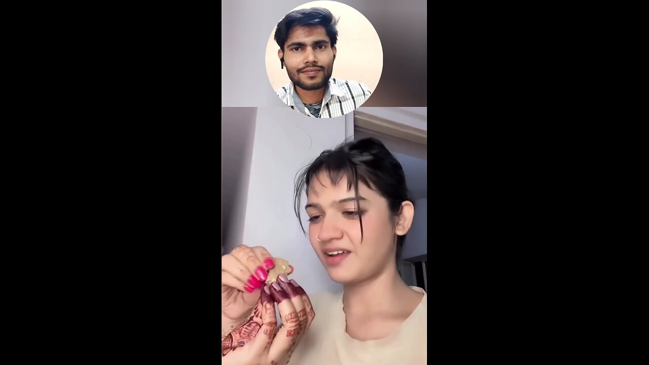 man bhoot dekhkar kamre mein bhag gai