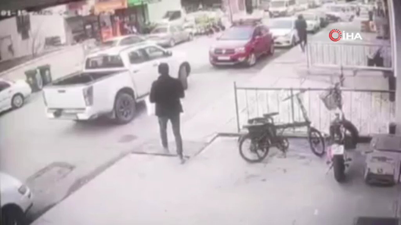 Kalp krizi geçiren sürücünün öldüğü kaza güvenlik kamerasında