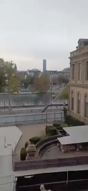 A video allegedly showing robbers escaping from the Louvre