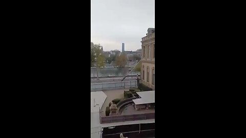 A video allegedly showing robbers escaping from the Louvre