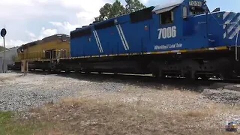 Witness the RARE Moment CSX and Wheeling & Lake Erie Trains Meet on Tracks