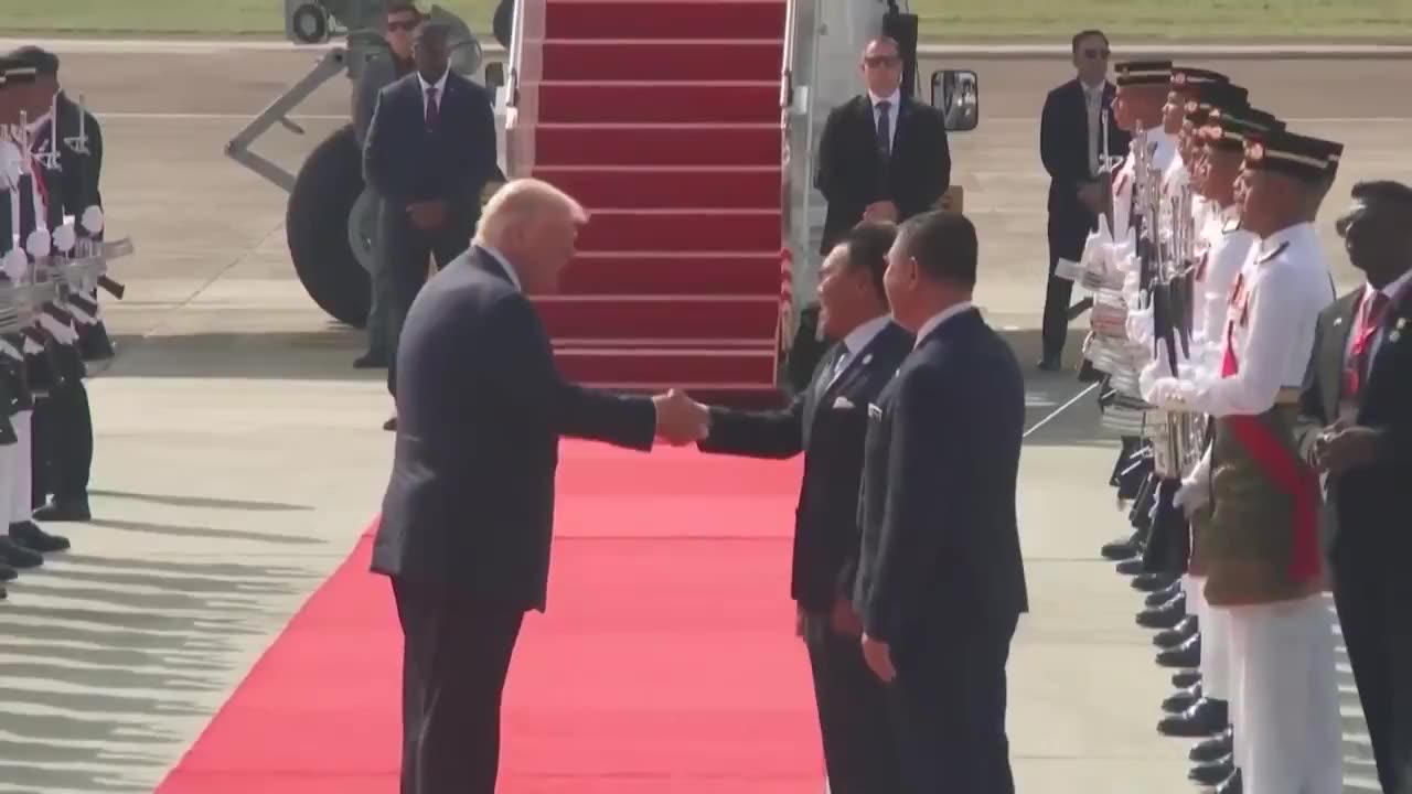 . @POTUS shakes hands with Malaysian officials as he nears his departure from Kuala Lumpur