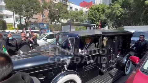 "Amigos Y Familiares Se Reúnen Para Despedir A #PaquitaLaDelBarrio"