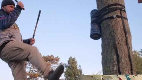 « Quand le chaos résonne comme dans Ragnarok : Thor frappe, Loki sourit, Hulk fonce. Et toi… »