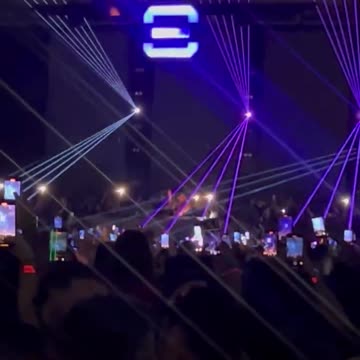 CARL COX PLAYING HORATIO - DIVERTIR