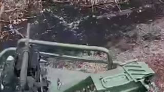 🔫🤖 A ground drone with a remote-controlled machine gun destroys a Russian soldier