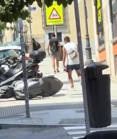 A "doctor" who arrived in Madrid shows us his skills