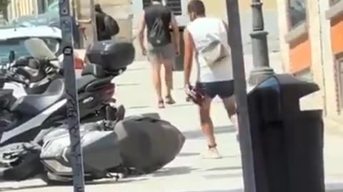 A "doctor" who arrived in Madrid shows us his skills