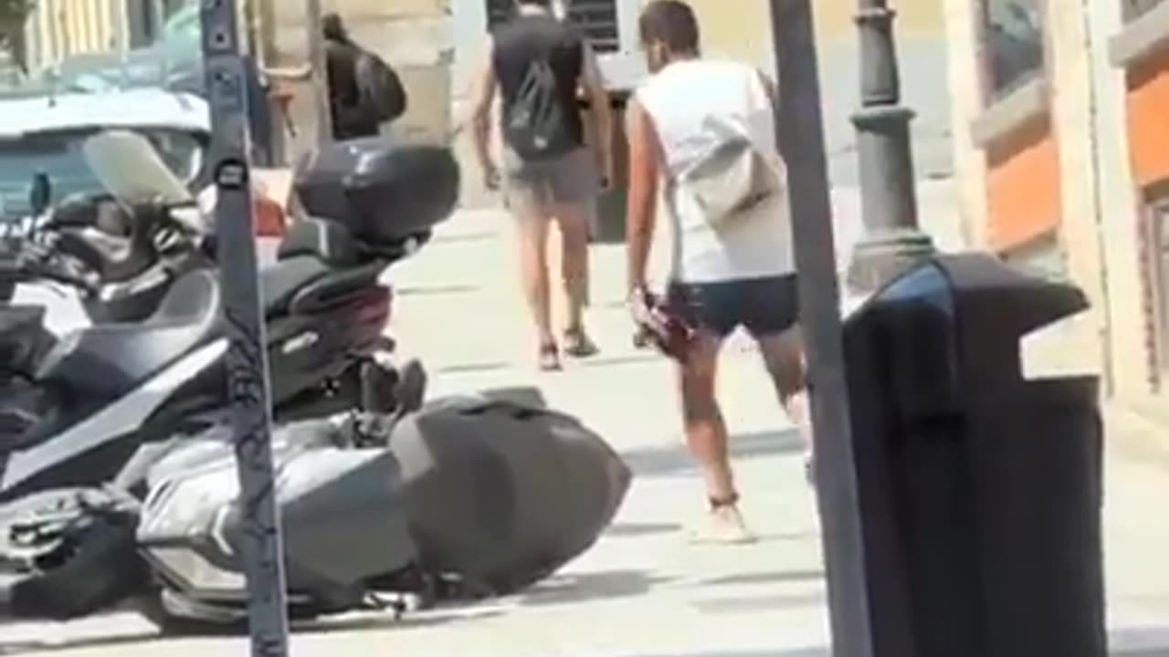 A "doctor" who arrived in Madrid shows us his skills