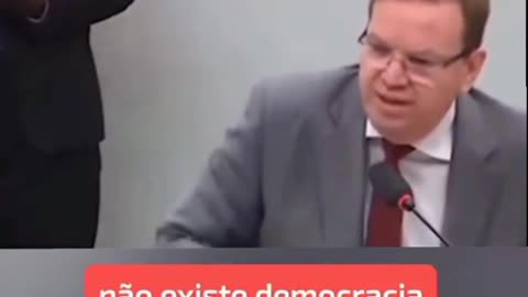 Senhores um togado nazi têm mais poder que todos senadores e deputados do congresso e, não têm voto já o senhores foram eleitos pelo povo,eles não!