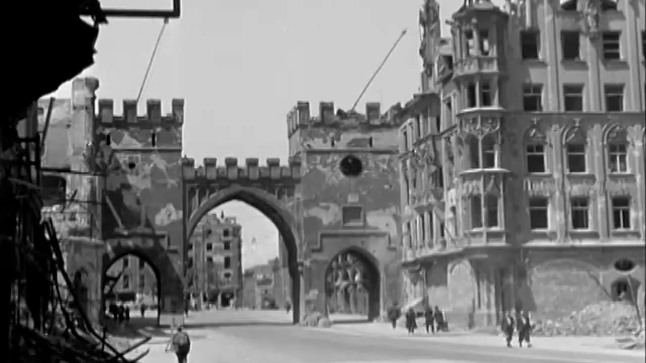 MUNCHEN BOMB AND SHELL DAMAGE, GERMANY - MUNCHEN BOMB AND SHELL DAMAGE, GERMANY - 111-adc-4728
