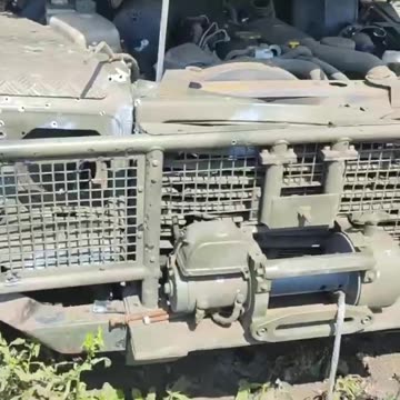 A British "Land Rover Snatch