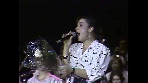 Anita Bitri - Gjeni vitin kur eshte kenduar