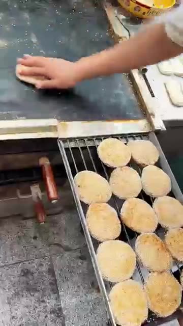 Baoding’s Sesame Sauce Pancake — A Timeless Hebei Street Classic!