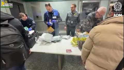 Sekuestrohen 248 kilogramë kokainë në portin Gioia Tauro në Itali. Vlera arrin në 40 milion euro