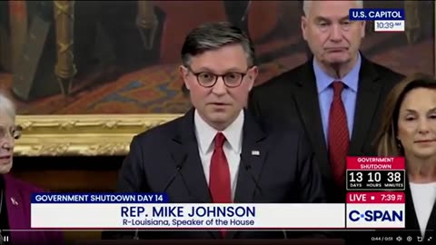 Mike Johnson THÁCH Đảng Dân chủ kiện Tổng thống Trump đã tìm ra cách để trả lương cho quân đội...