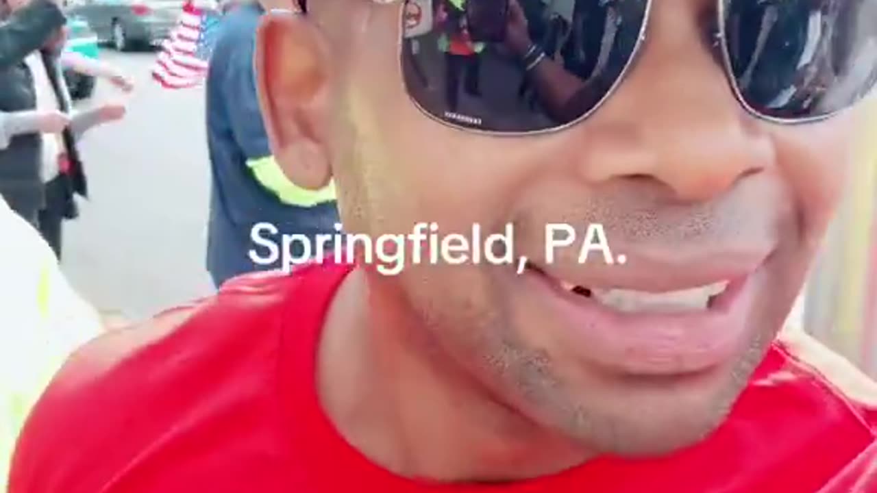 TikToker Walks Through ‘No Kings’ Rally South of Philly With a Freedom T-Shirt and His MAGA Hat