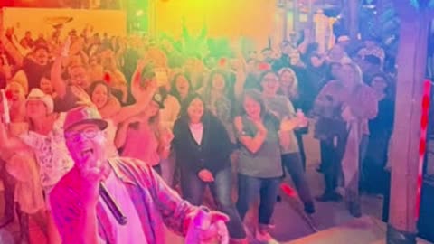 🚨 🚨 Holiday Fun ALERT: Santa, Food Trucks & Live Music