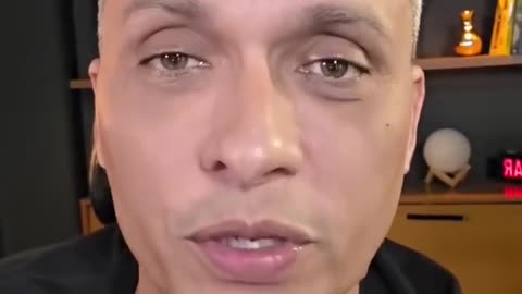 Nunca antes na história desse país o ladrão roubou tanto.